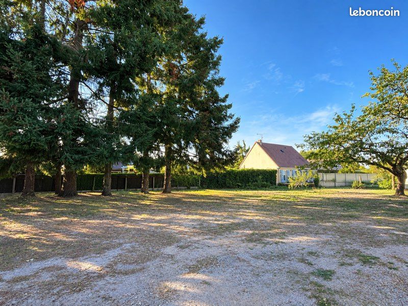 Terrain 645 m² · à Truyes · 70 000 €