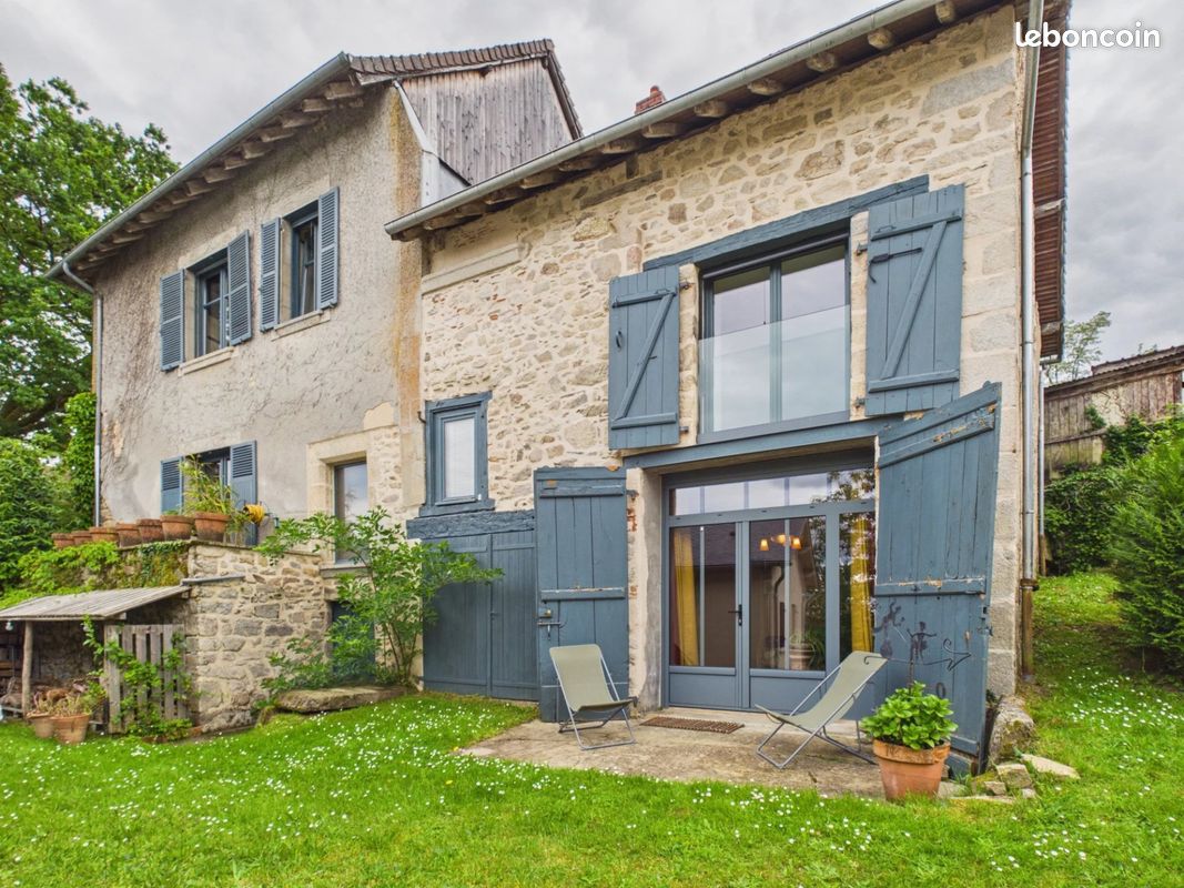 Maison 13 pièces 197 m² · à Rilhac-Lastours · 197 m² · 299 600 €