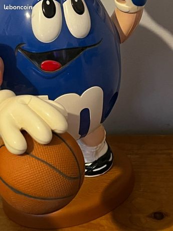 Distributeur de bonbons M&M's - Bleu Basketteur sous le Panier