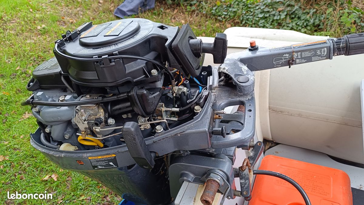 Bateau à moteur (image 2)