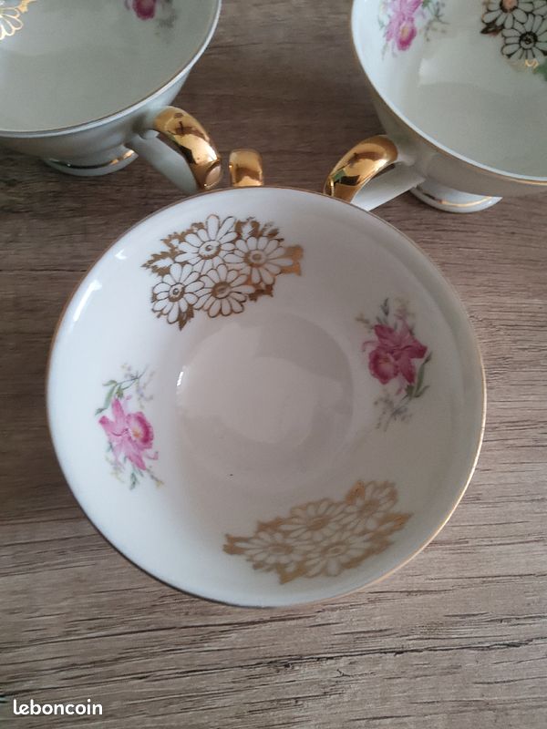 Trois tasses fleuries anciennes porcelaine fine Bavaria (image 2)
