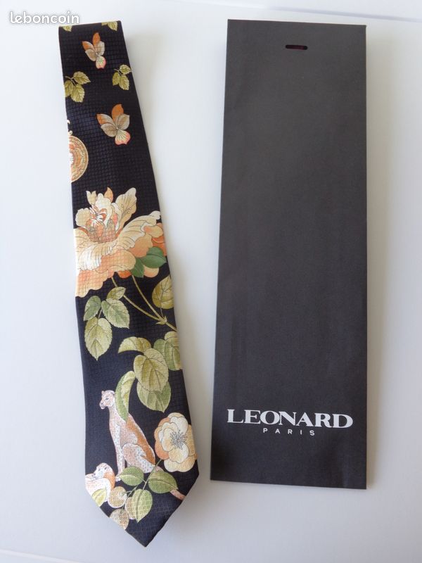 Cravate Vintage LEONARDO Paris 100% Soie Bleue - Édition Limitée - Longueur 155 Cm