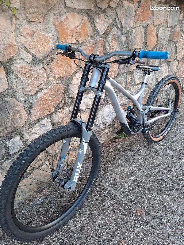 Commencal Supreme DH 2022 taille M Vélos