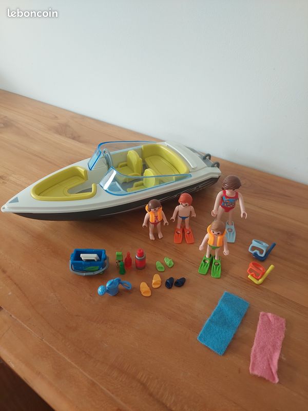 Vedette familiale bateau playmobil et ses personnages (image 1)