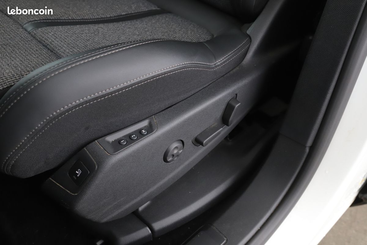 Peugeot 3008 1.2 PureTech Allure Business EAT8 130 ch (image 6)