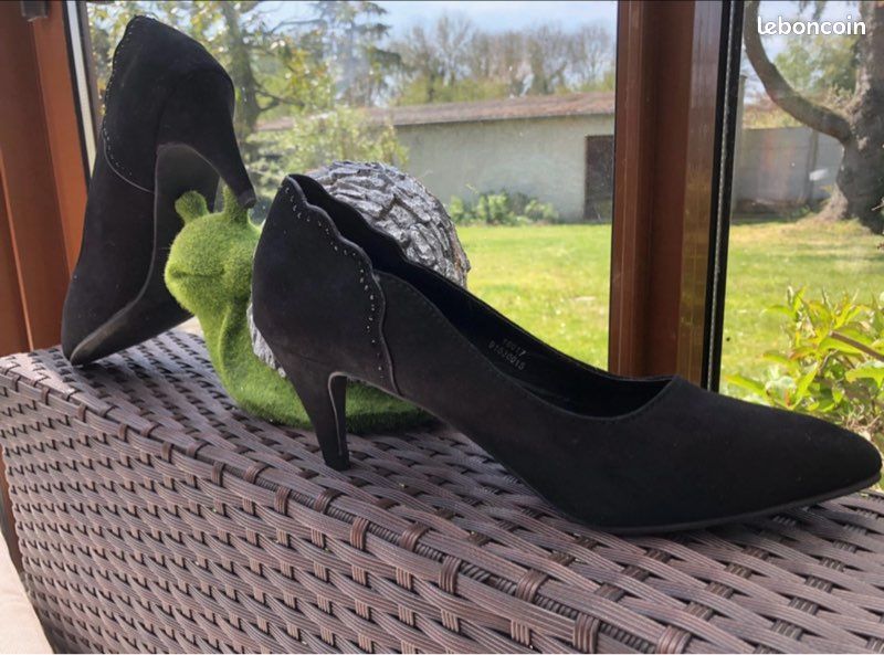 Escarpins noirs neufs taille 41 – Grands Boulevards Chaussures