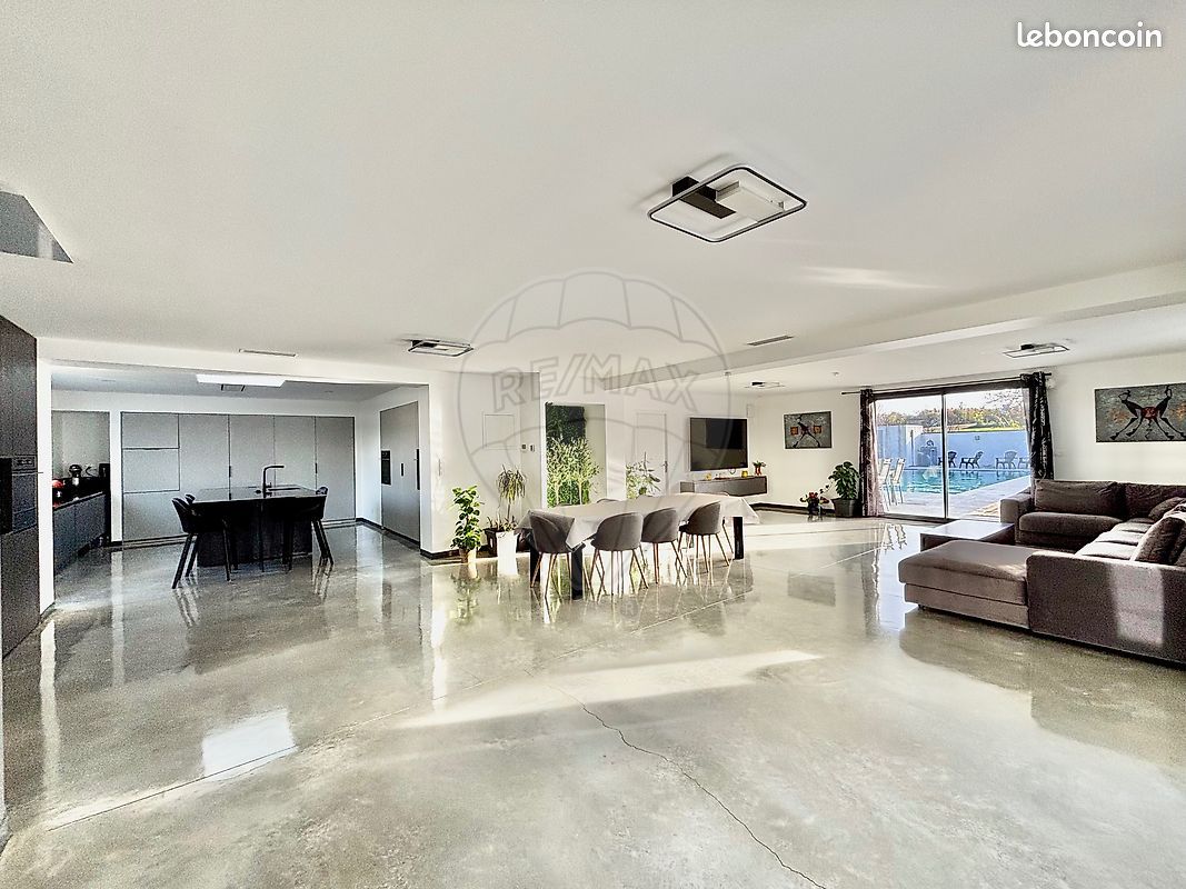 Maison 6 pièces 262 m² · à Saint-Priest · 262 m² · 749 000 €