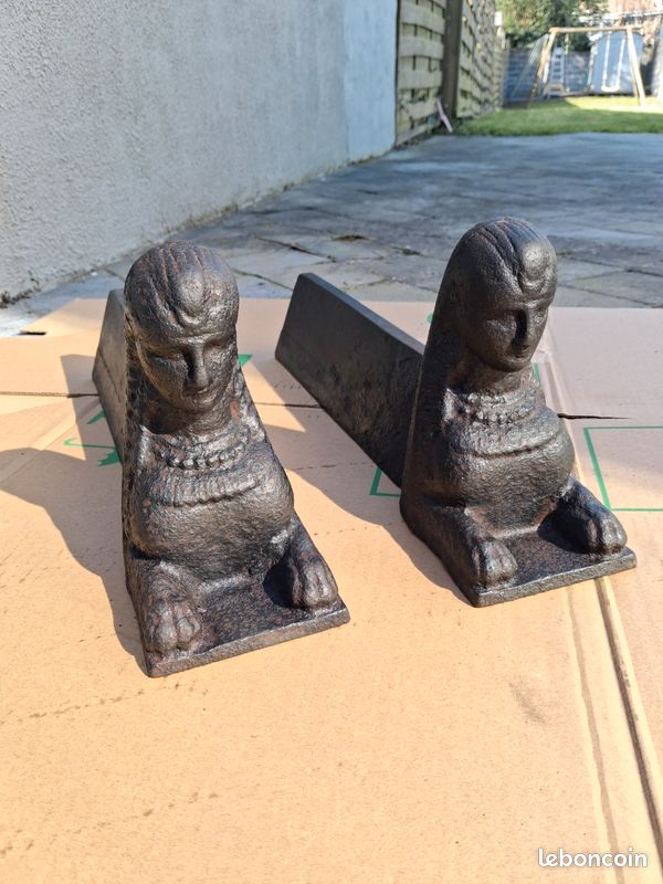 Paire De Chenets Anciens Pour Cheminée - Décoratifs En Fonte Ou Métal - Vintage