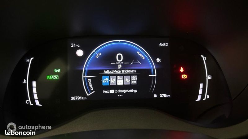 Toyota Yaris 116h Design 5p MY22 (image 10)