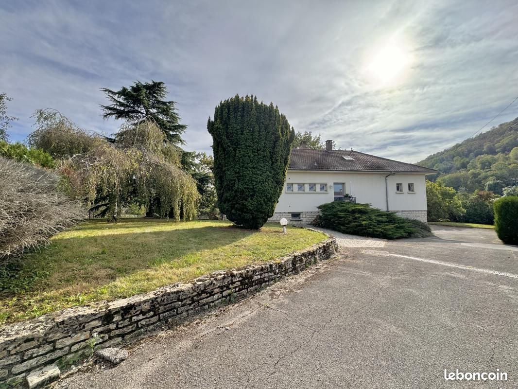 Maison 7 pièces 195 m² · à Besançon · 195 m² · 1 990 €/mois