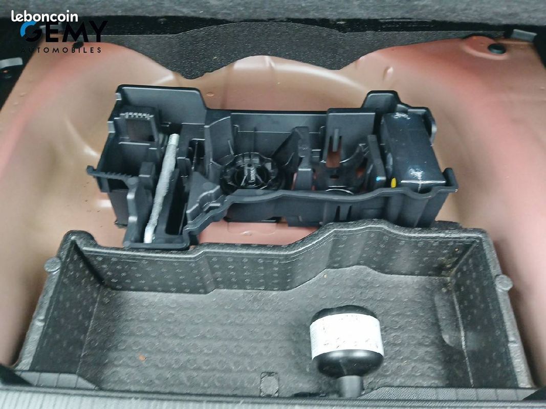 PEUGEOT 2008 PureTech 100 S&S BVM6 Style (image 20)