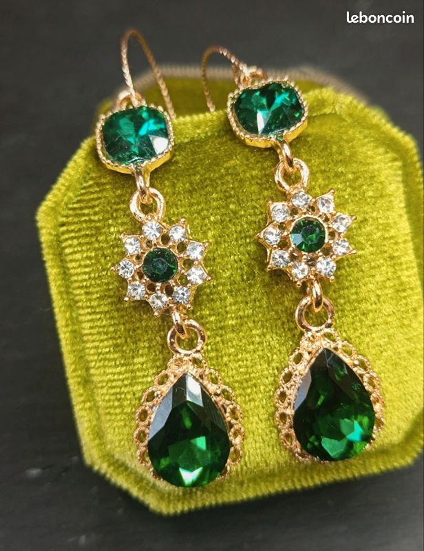 Grandes Boucles D'oreilles Dormeuses Rondes Dorées - Agate Verte, Style Rétro