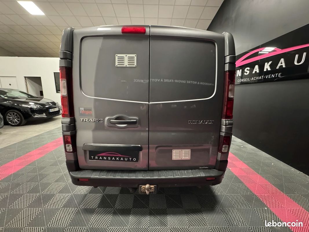 Renault TRAFIC 6 PLACES 140CH + Moteur à Chaine + Entretien OK (image 4)