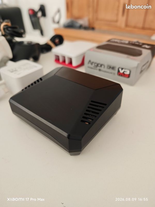 Kit Raspberry Pi 5 (8Go) - Boîtier Argon One V3 + 4 manettes (image 1)