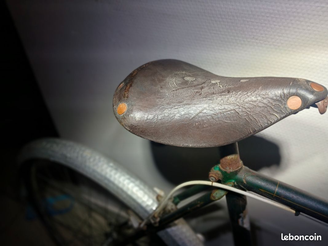 Selle De Velo Ancienne En Cuir Perjohn Des Annees 50 Velo Ancien