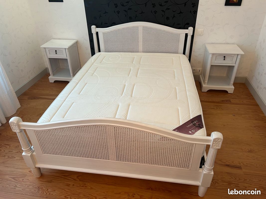 Réservé Ensemble lit sommier matelas tables de chevet (image 1)