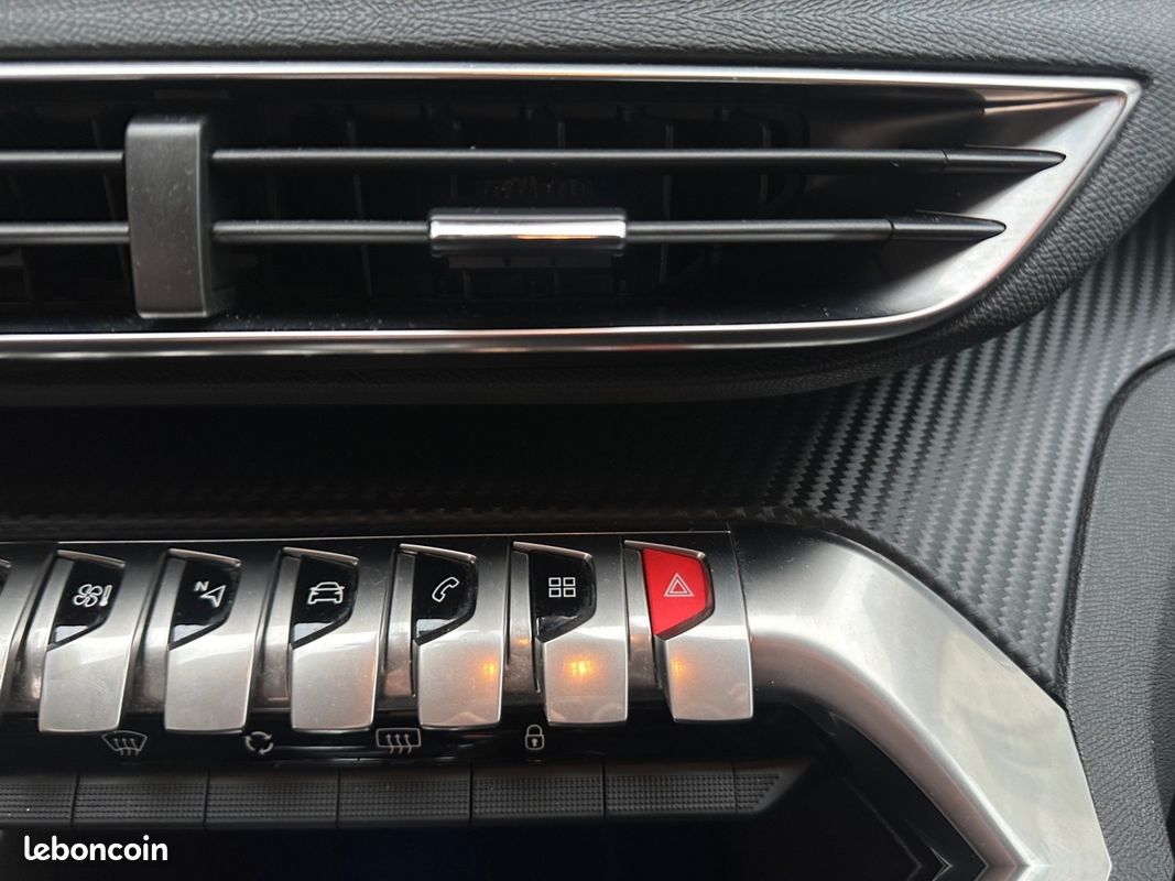 PEUGEOT 5008 PureTech 130ch SS EAT8 Active (image 26)