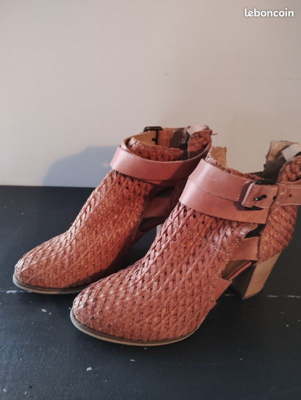 Boots (image 1)