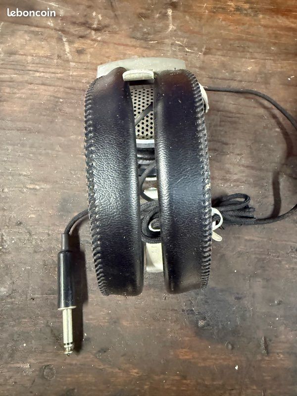 Meze Audio 99 NEO casques hifi fermés chez E&M à Paris