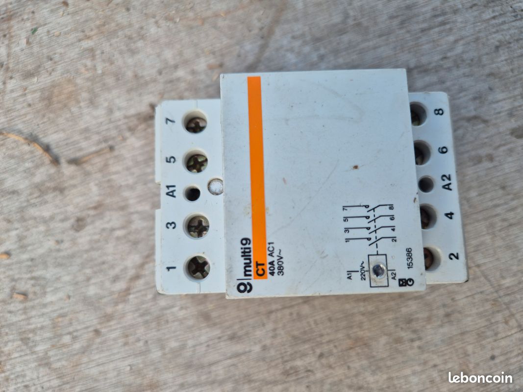 Contacteur triphasé 4p 20A (image 1)