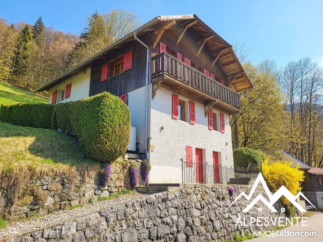 Maison 9 pièces 167 m² · à Saint-Jean-d'Aulps · 167 m² · 595 000 €