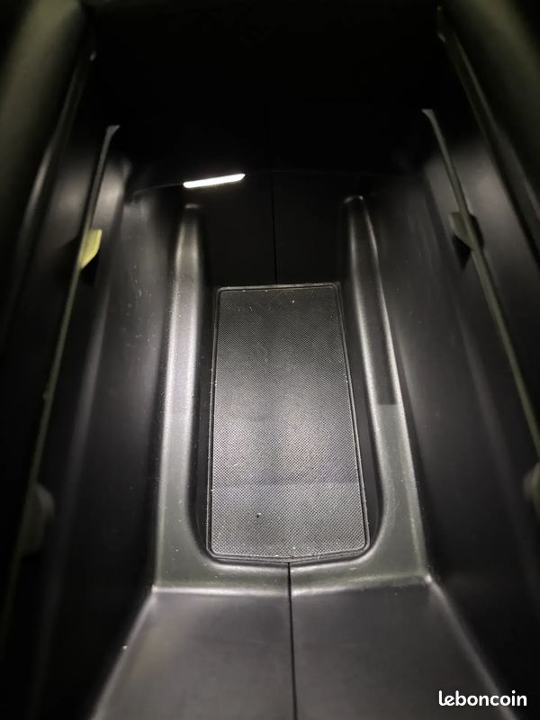 DS DS 7 E-TENSE 225ch Bastille - Origine France / CarPlay / Suivi complet / Caméra 360° / Hayon électrique et main libre / Keyless Go / Gris Laqué / Pack Drive Assist (image 32)