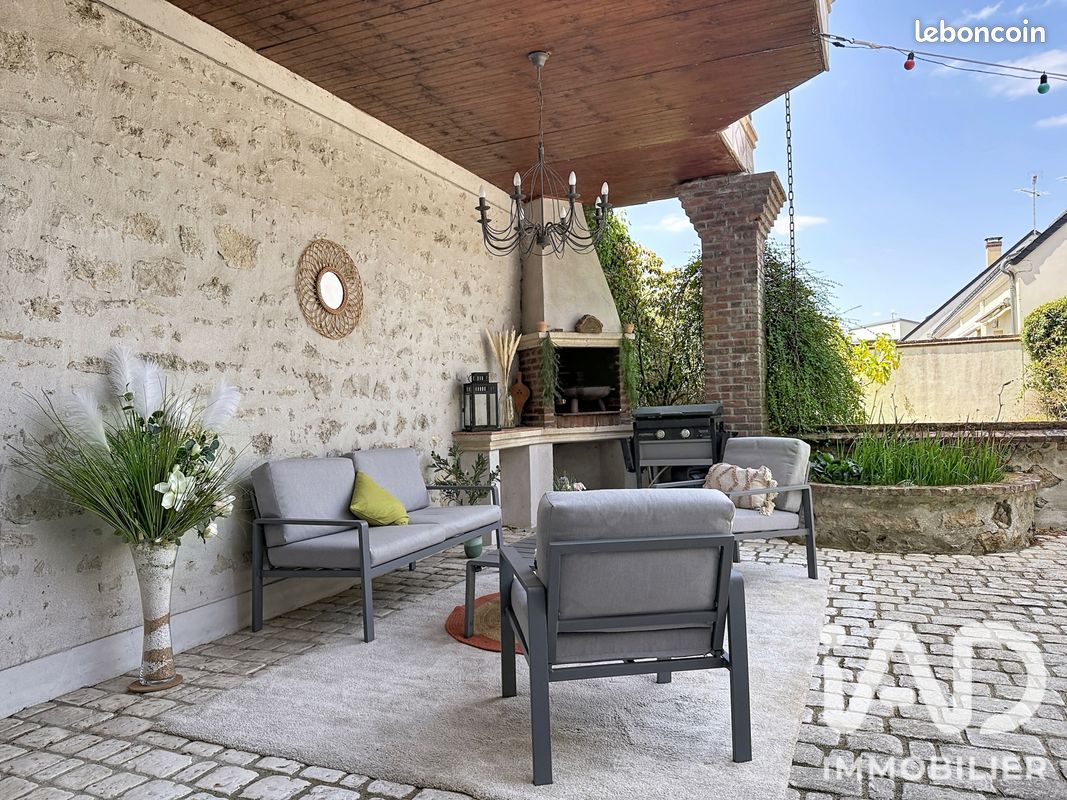 Maison 10 pièces 227 m² · à Châteauneuf-sur-Loire · 227 m² · 447 000 €