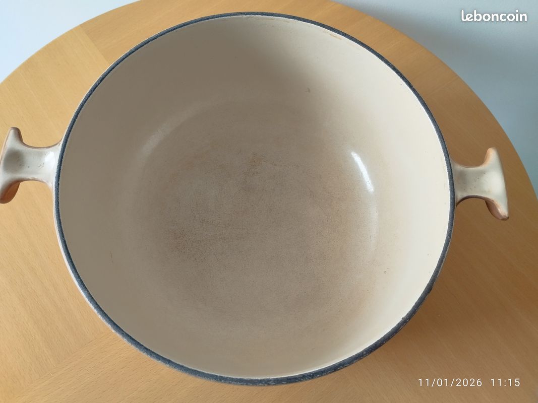 Superbe cocotte en fonte le Creuset modèle FUTURA n° 23 - Catawiki