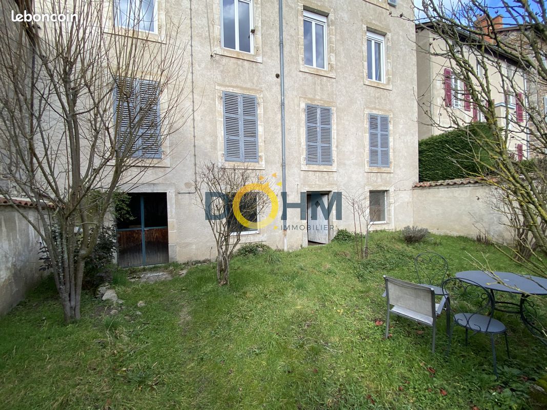 Appartement 4 pièces 96 m² · à Ambert · 96 m² · 25 000 €