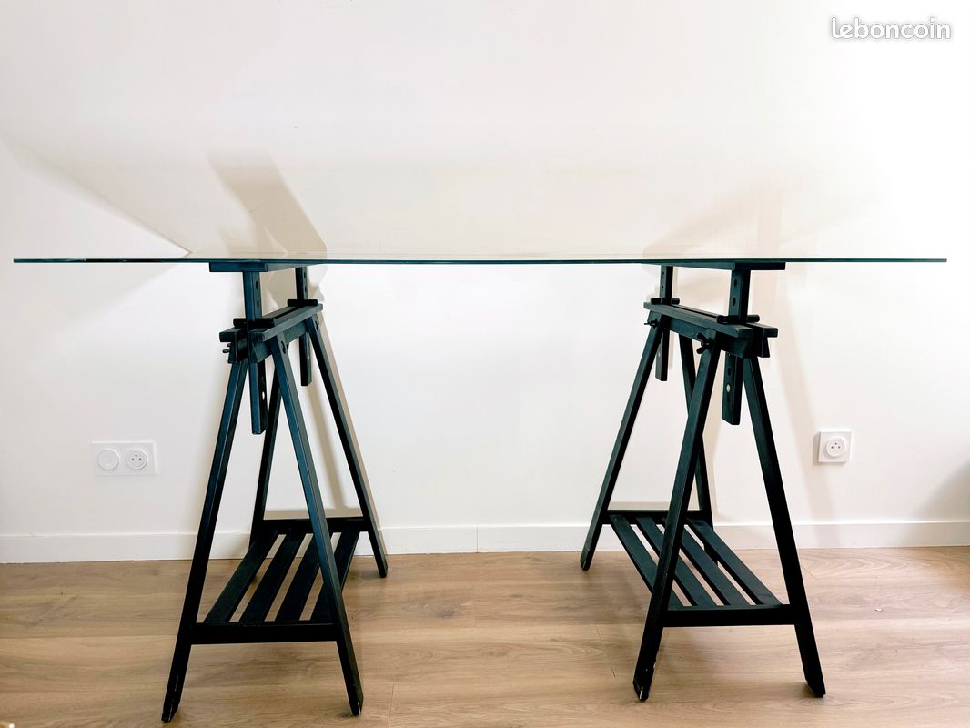 Bureau d'architecte / Table en verre et tréteaux bois (image 2)