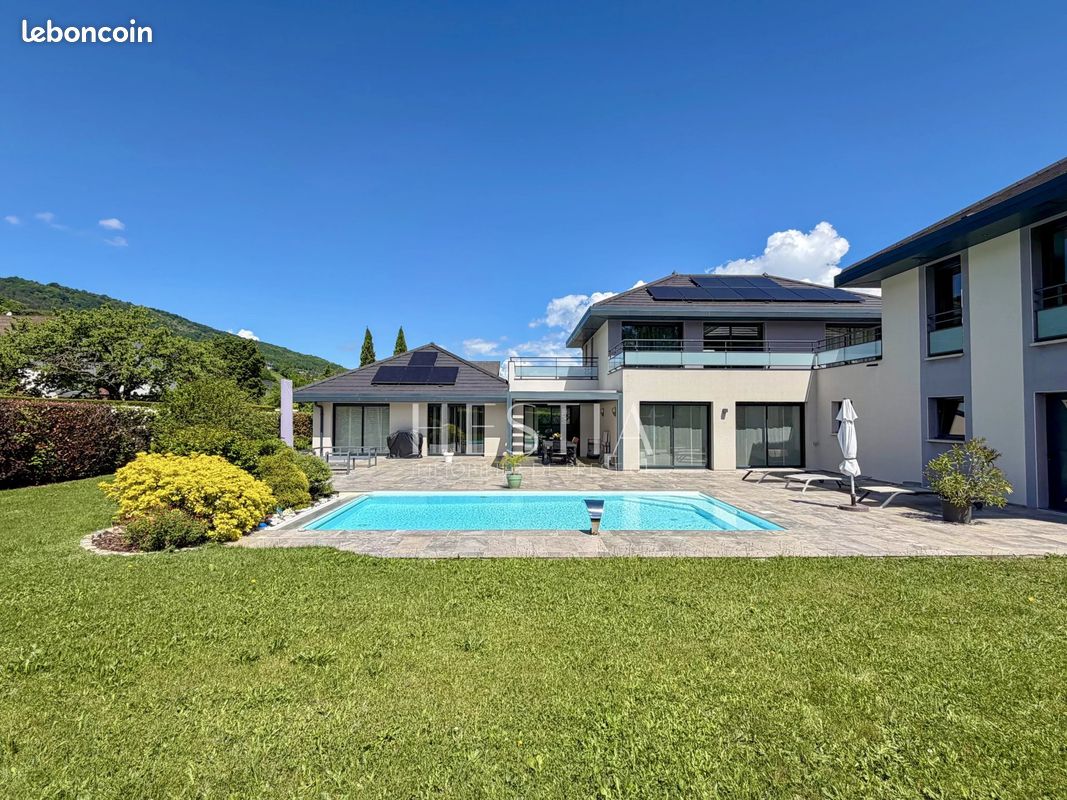 Maison 5 pièces 245 m² · à Saint-Baldoph · 245 m² · 1 380 000 €