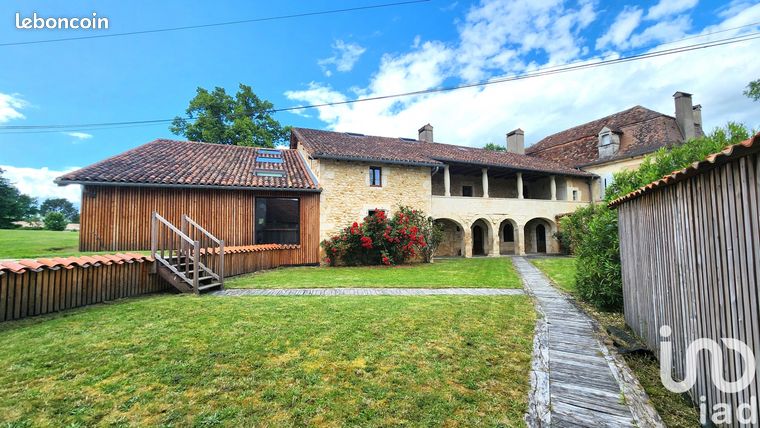 Maison 11 pièces 342 m²