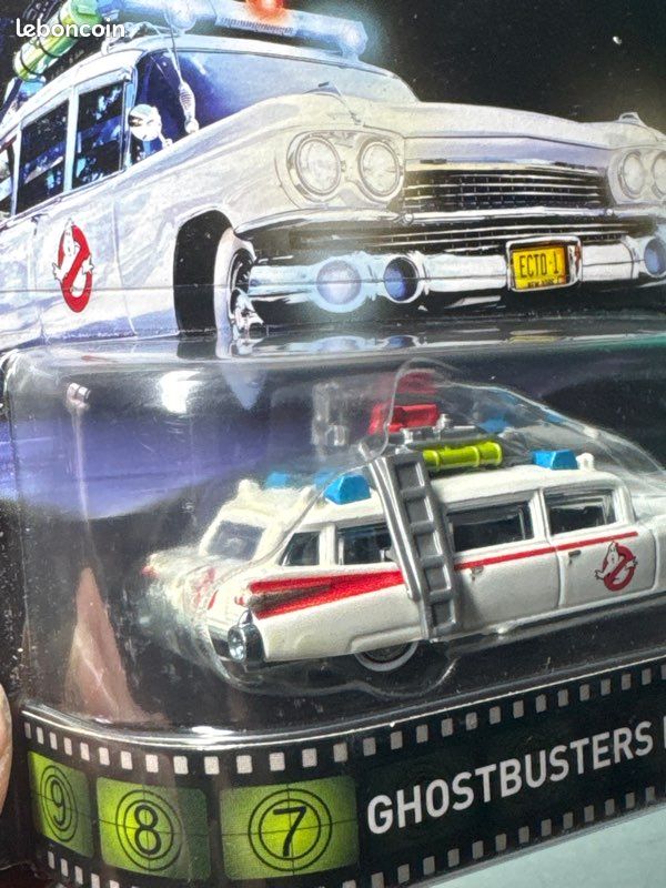 Hot Wheels 1/64 ECTO-1 Ghostbusters, Série Retro Entertainment, Blanc