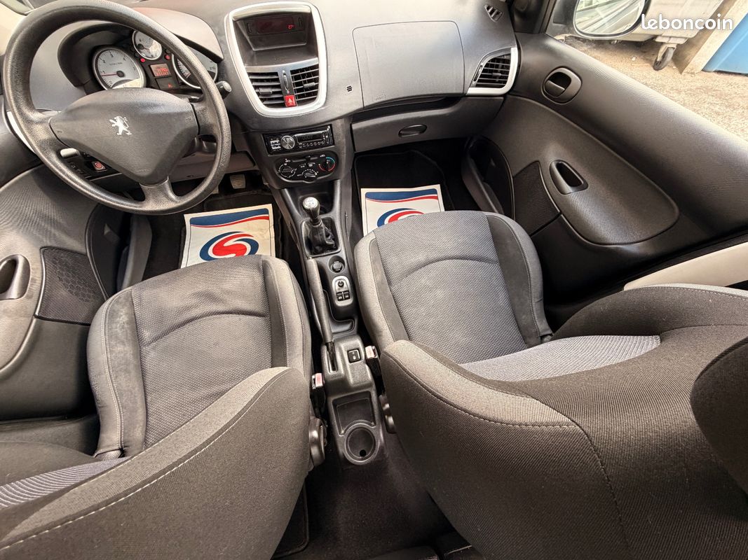 PEUGEOT 206+ 1.4 HDi 70ch BLUE LION Urban pack confort (image 11)