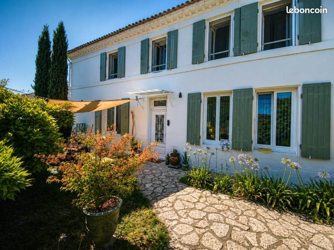 Maison 6 pièces 159 m² · à Saint-Jean-d'Angély · 159 m² · 245 000 €