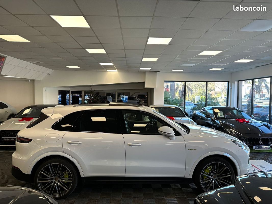 Porsche CAYENNE E-hybrid 462 CV Toit ouvrant BOSE Soft Close Attelage (image 16)
