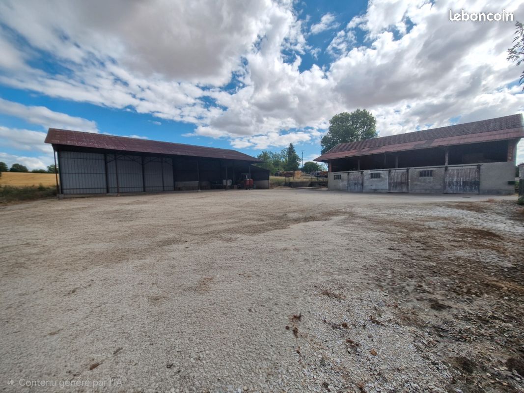 Location emplacements couverts sous hangar - Hivernage Camping-car / Bateau / Caravane (image 1)