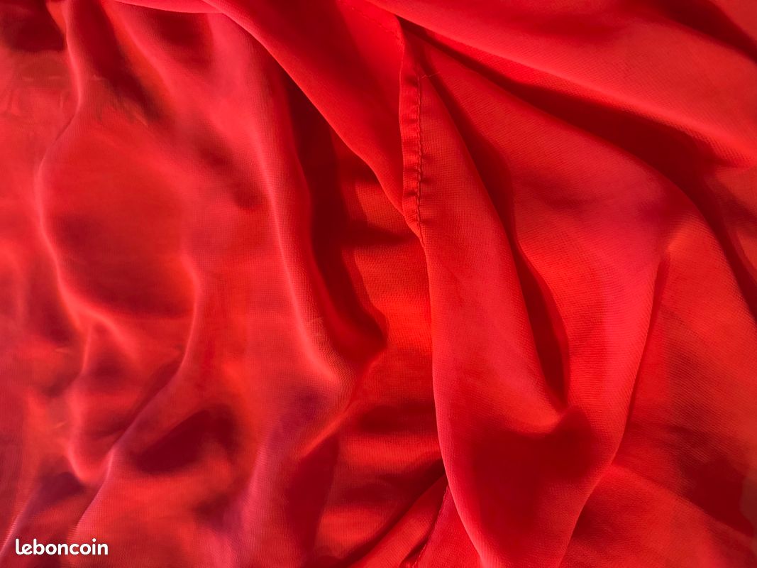 Robe Caroll Taille 36 Rouge Florale - Viscose & Soie - Style Évasé Genou - Occasion Très Bon État