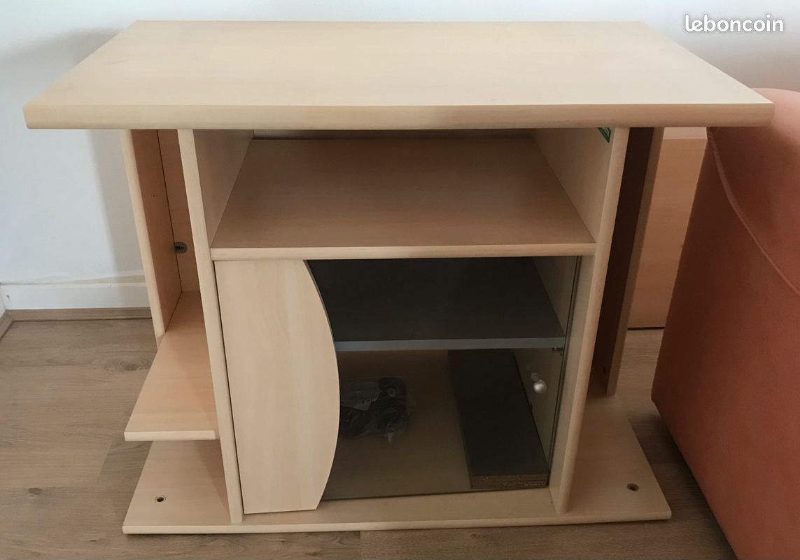 Meuble TV en bois clair (image 3)