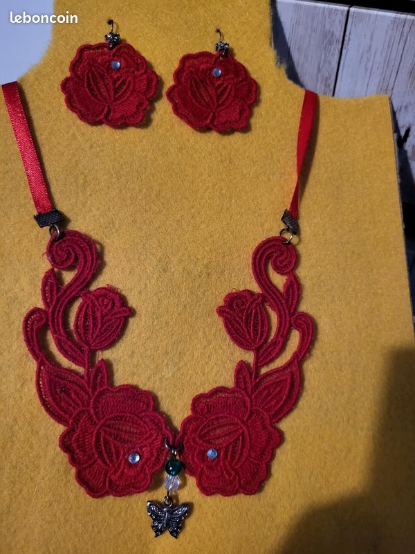 Parure collier et boucles fait avec machine a brodé (image 1)
