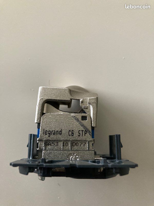 Prise RJ 45 Legrand cat 6 ref 67396 (image 2)