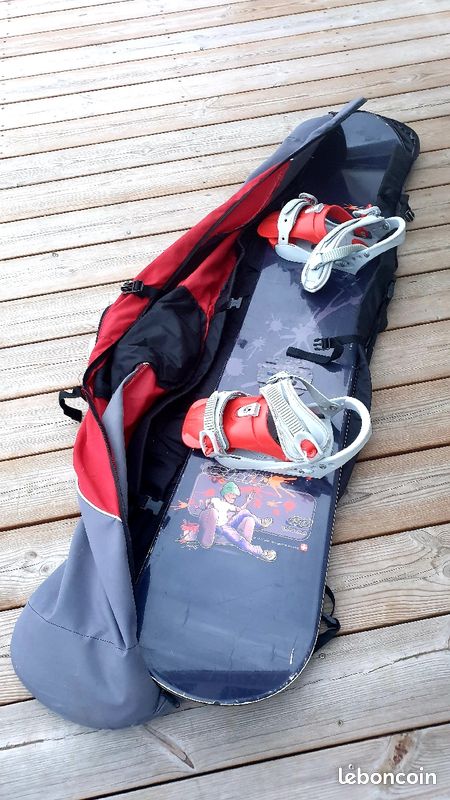 Vend Snowboard NIDECKER 152cm et housse (image 1)