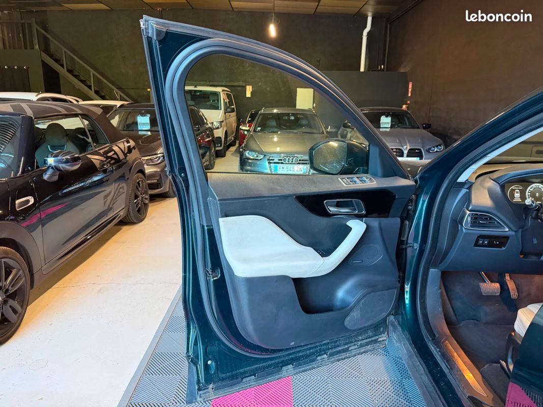 JAGUAR F-PACE V6 3.0 D - 300 ch AWD BVA8 Prestige (image 9)
