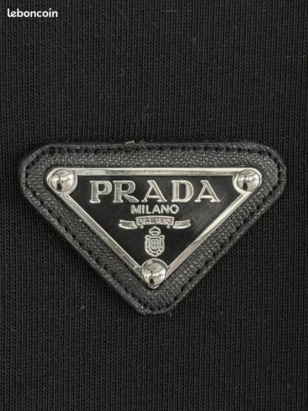 Sweat à capuche Prada noir pour homme, détails contrastés, manche logo (image 6)