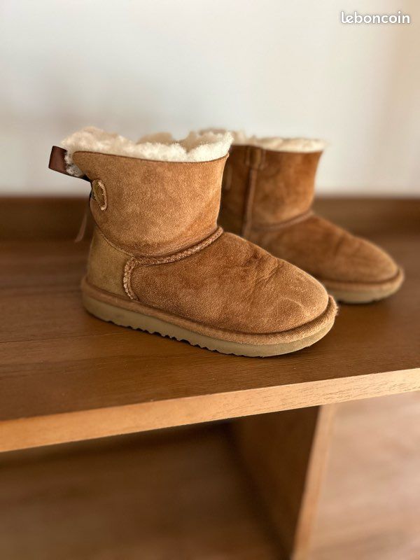 Ugg enfant fille taille 28,5 Chaussures