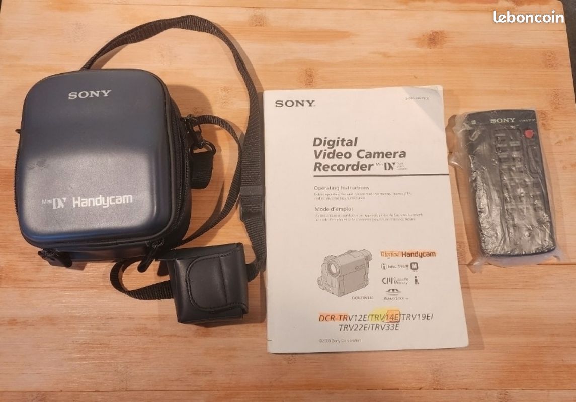 Caméscope Sony Handycam DCR-TRV14E MiniDV + Housse + Accessoires (Sans câble/batterie) (image 2)