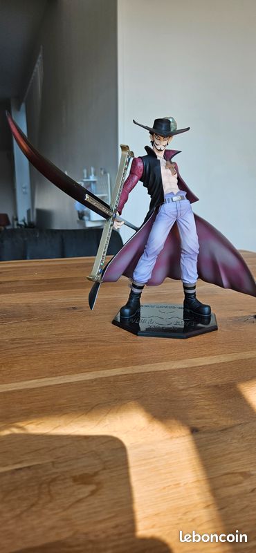 Figuras: Imágenes de la nueva P.O.P de Dracule Mihawk de One Piece