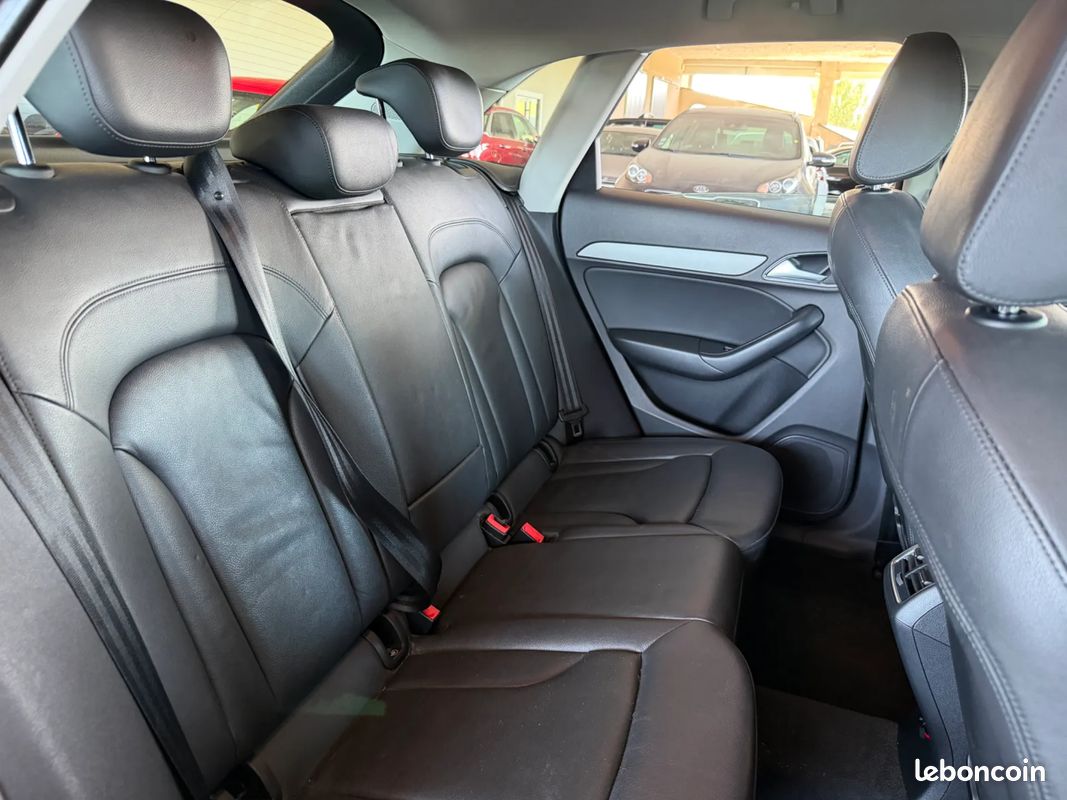 AUDI Q3 2.0 211ch Ambiente - Suivi Complet - Intérieur Cuir - Sièges Chauffants - Attelage (image 19)