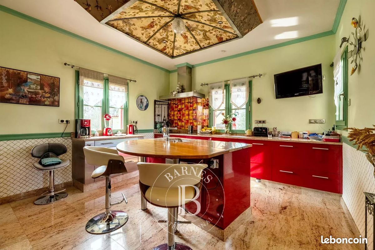 Propriété 10 pièces 250 m² (image 9)