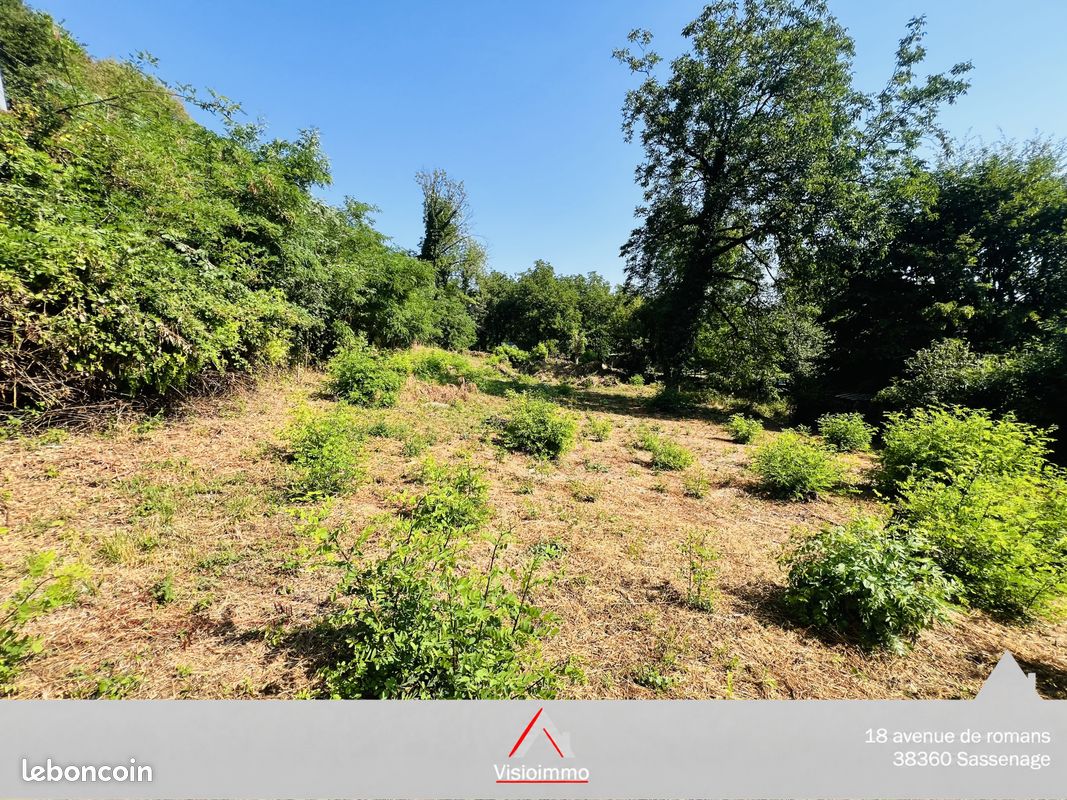 Terrain 1620 m² · à Poliénas · 1 620 m² · 106 000 €